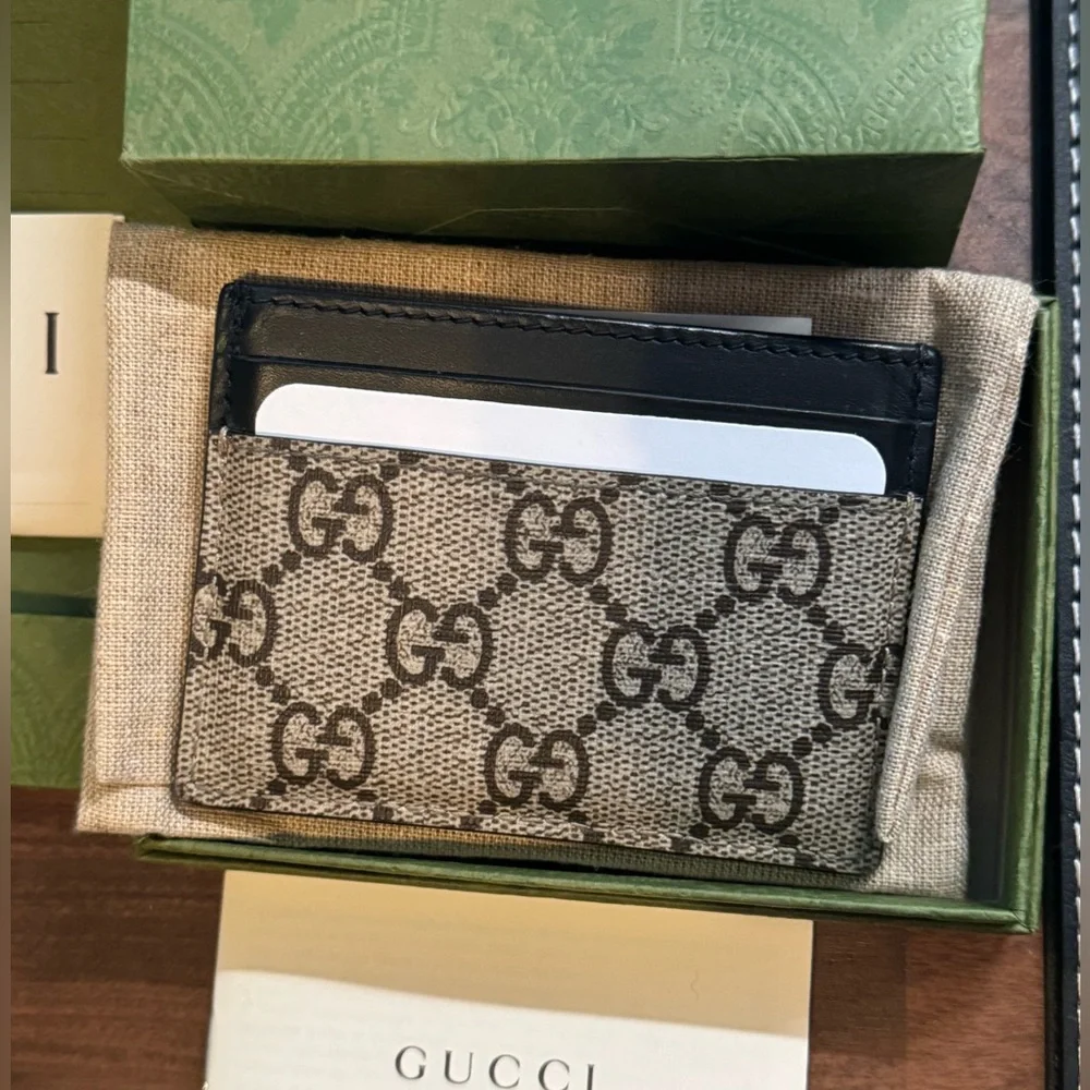 Gucci GG Supreme Beige Card Holder with Tiger Patch